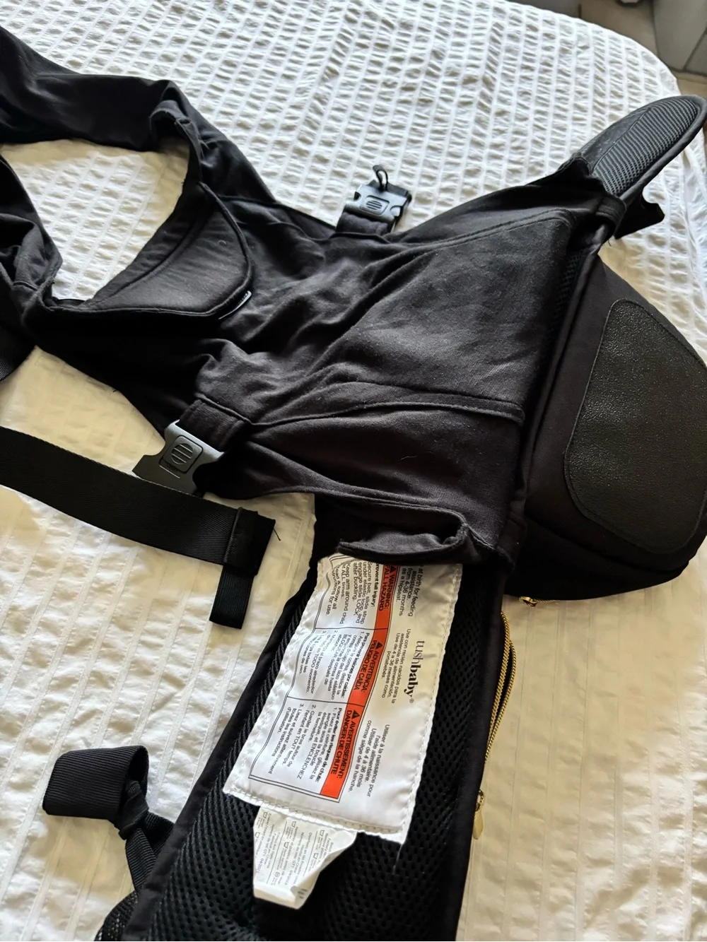 Tushbaby Black Baby Hip Seat Carrier with Hands-Free Attachment
